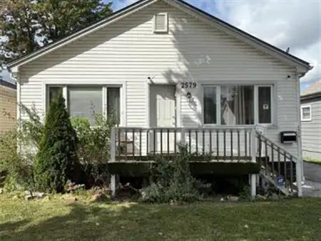 2579 ALEXIS | 2579 ALEXIS, Windsor