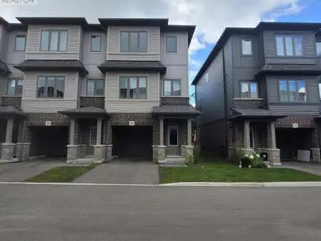 30 - 124 COMPASS TRAIL | 30 - 124 COMPASS TRAIL, Cambridge