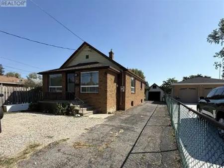 914 RIVERDALE | 914 RIVERDALE, Windsor