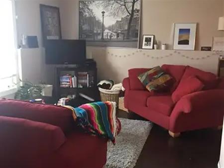 GORGEOUS & RENOVATED TWO Bedroom Condo with In-Suite Laundry & DISHWASHER | 134 26 Ave NW, Calgary