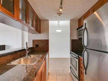 Charming 1-Bed Furnished Condo w/ Balcony, Fireplace & Parking in Hillhurst | 429 14 St NW, Calgary
