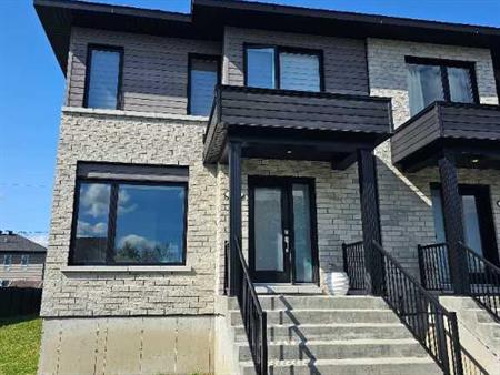 Semi-Detached new build house for rent