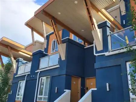 Luxury Lower Floor Townhome | 100 - 12505 111 Avenue Northwest, Edmonton