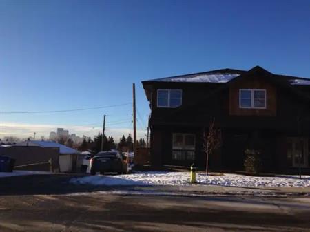 Luxury apartment Mayland | #10, 905 Mckinnon Drive NE, Calgary
