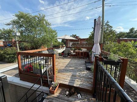 Bel appartement rénové avec terrasse privée (Disponible dès maintenant)