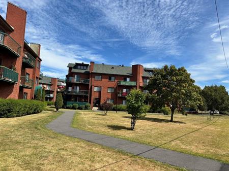 Condo 4 1/2 à louer à La Prairie