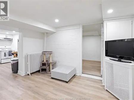 456 Askin AVENUE Unit# Lower Room #1 | 456 Askin AVENUE Unit# Lower Room #1, Windsor