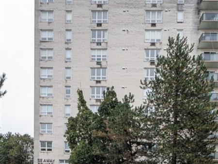 Seaway Tower Apartments | 8325 Riverside Dr. E., Windsor