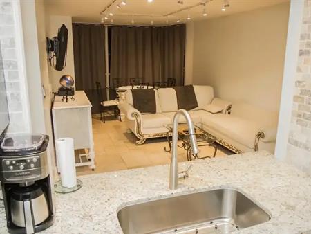 50 Eglinton Avenue West, Mississauga, Ontario, Canada, L5R 3P5 | 50 Eglinton Avenue West, Mississauga