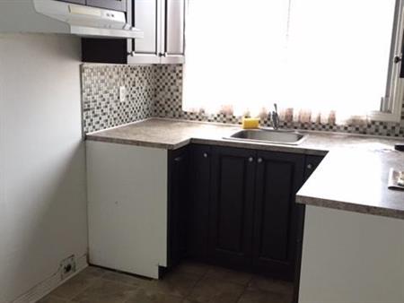 À VOIR 3 1/2 rénové appartement près métro Concorde