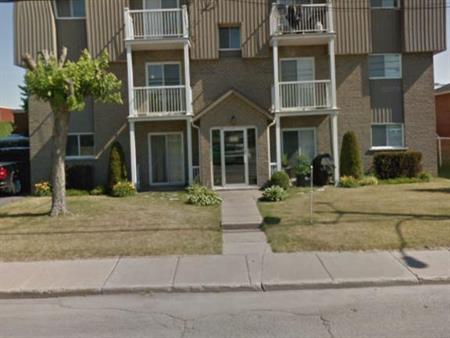 4 1/2 TRÈS SPACIEUX À SAINT JEAN SUR RICHELIEU
