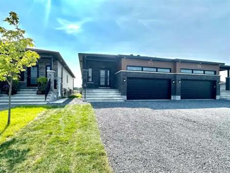 904 Chablis Cres Unit A | 904 Chablis Cres, Embrun