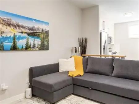Fully FURNISHED & Equipped suite perfect for student or contract worker | 140 Walcrest Boulevard Southeast, Calgary
