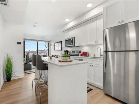 Bright, Comfy & Stylish 1B 1Ba! Underground Parking! By Down-T YYC, Walk to all! | 414 - 455 1 Ave NECalgary, AB, Calgary