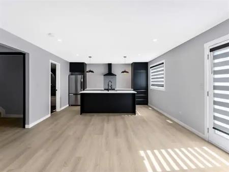 Fully Renovated Walk-Out, Super Sunny, Lower Level Suite | Calgary