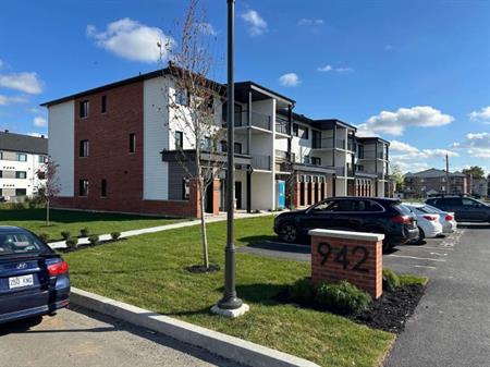 3 CH - 1 SDB - Granby - $1,605 /mo