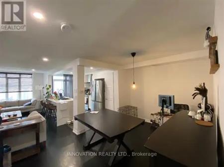 16 SANTA CRUZ PRIVATE | 16 SANTA CRUZ PRIVATE, Ottawa