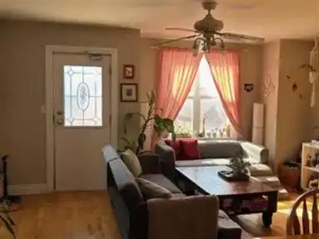 Charming 2 Bedroom plus Den in Historic Centretown Building -- Somerset Between Kent and Lyon St. Available November 1st | 46