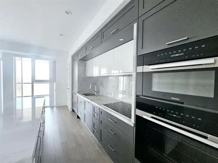 Kent Manor | 383-385 Wellington Street West, Chatham