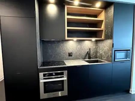 Live the luxe life! Award-winning residence with chic lounges, skyline views & 5-star amenities steps to Bloor/Yonge! | 55 Ch