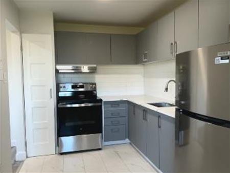 Bright & Freshly Renovated 1 Bed 1 Bath in Pointe-Claire