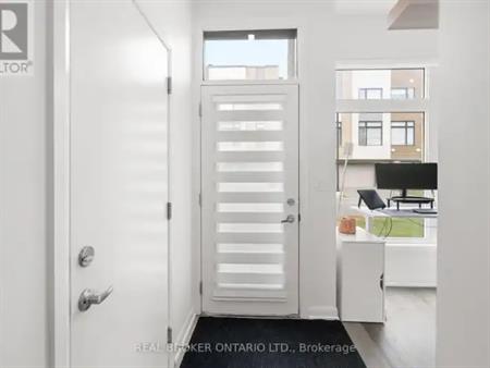 68 CHERRY BLOSSOM PRIVATE | 68 CHERRY BLOSSOM PRIVATE, Ottawa