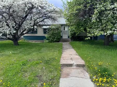 Come check out this beautiful Basement suite - with parking | 13540 108 Street Northwest, Edmonton