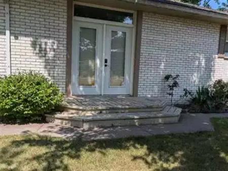 372 372 Brighton | 372 372 Brighton, Tecumseh