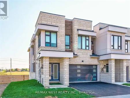 100 SAILORS LANDING | 100 SAILORS LANDING, Clarington