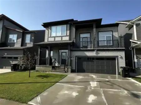 Modern Fully Furnished Edmonton Home | 2004 206 Street Northwest, Edmonton