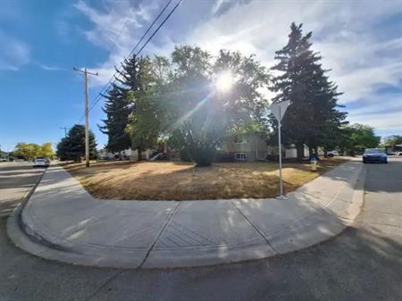 Charming Private Room for Rent | 13230 101 Street Northwest, Edmonton