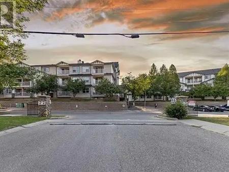 Cozy ADULT-ONLY Condo | #102, Bldg 7 Somervale View, Calgary