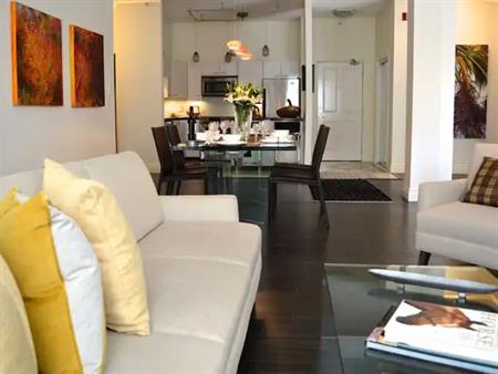 Eau Claire Hidden Gem, 10' ceilings, gym, southwest  patios, upscale furnighings | Calgary