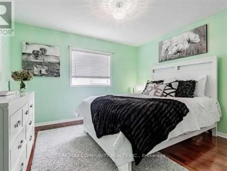 16 DOWN CRESCENT | 16 DOWN CRESCENT, Ajax
