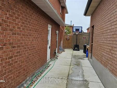 BASEMEN - 627 ABERDEEN AVENUE N | BASEMEN - 627 ABERDEEN AVENUE N, Vaughan