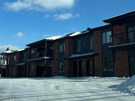 4 1/2 À LOUER (BROMPTONVILLE)