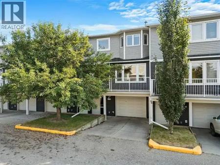 Executive Renfrew Inner City Townhouse | Calgary