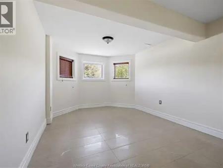 707 SARAH COURT Unit# LOWER | 707 SARAH COURT Unit# LOWER, Windsor