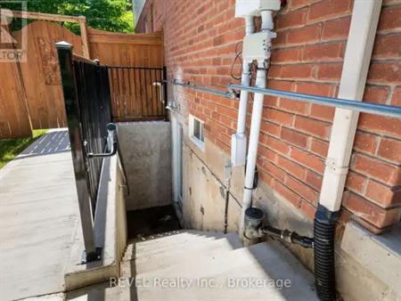 LOWER - 14 MICHAELA CRESCENT | LOWER - 14 MICHAELA CRESCENT, Pelham