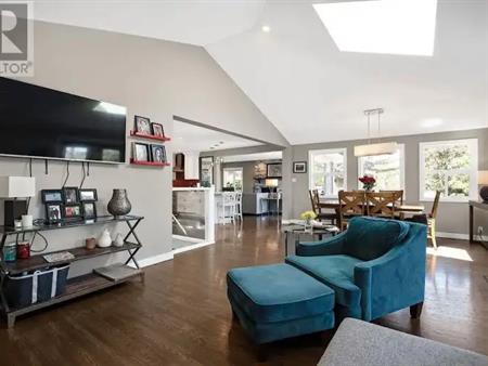 Newly renovated 5-bedroom bungalow for rent. | 1920 Green Ridge Road Southwest, Calgary
