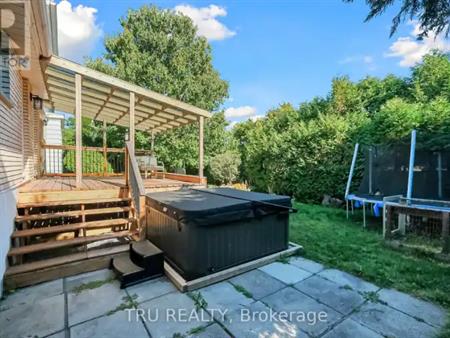 12 APACHE CRESCENT | 12 APACHE CRESCENT, Ottawa