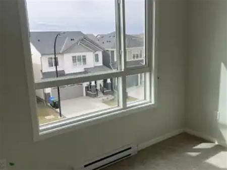 New 2 bed 2 bath Moderb Condo in Carrington NW Calgary | 1304 - 33 Carringham Gate Northwest, Calgary