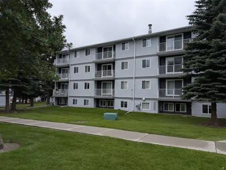 1 Bed Room Dalhousie - Easy access to university and downtown | 304 - 5601 Dalton Dr NW, Calgary