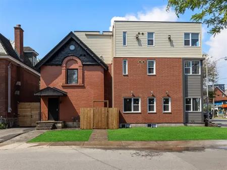 238 Laurier | 296A Nelson Street, Ottawa