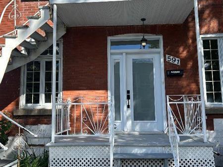 Très beau logement 4 1/2 près de promenade Bellerive!