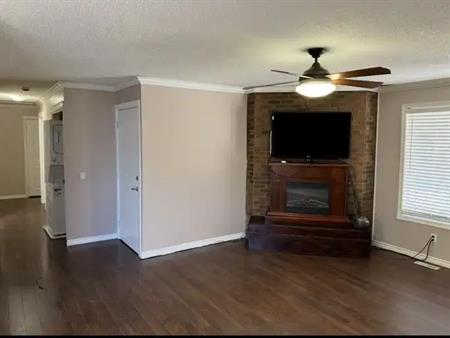 3-bedroom, 1.5 bathroom Main Floor | Calgary