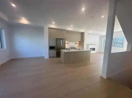 (DPMonline.ca) New Townhome! Open Concept Floorplan w/ Views + AC! | 1050 Finch Drive, Squamish