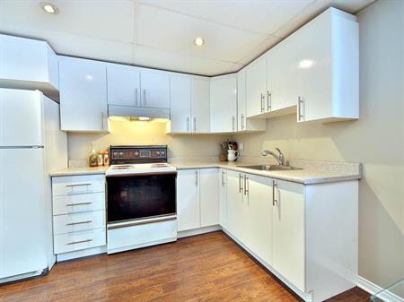 Grand 3 1/2 Tout Inclus: Élect + Inter Ill + Lav/sec + cuis/frigo