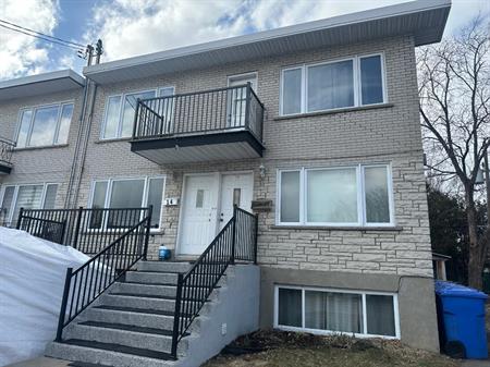 Spacieux bas de duplex à louer, propre, lumineux, semi-MEUBLÉ, 3 lits, 5 1/2, disponible immédiatement, au goût du jour, proc