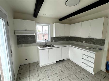 Logement 4 1/2 de style condo OTTERBURN PARK (libre)